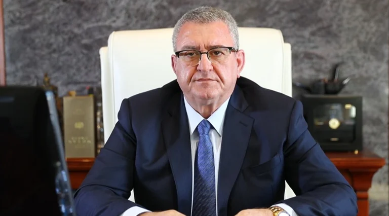 Président de la Fédération albanaise de football : Futball ne s'arrêtera pas s'il y a quelqu'un infecté.