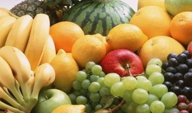 Estudio: Las mujeres y los educados comen más frutas