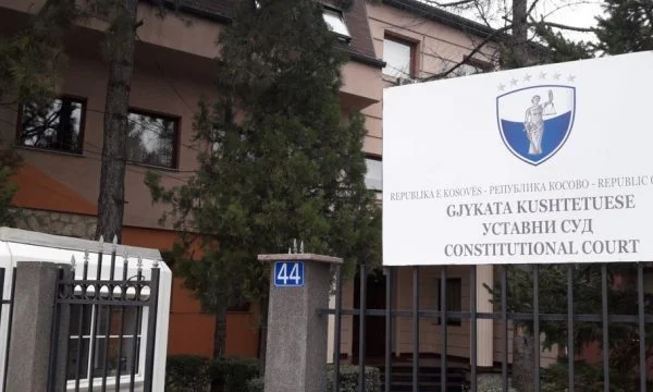 Troisième rue : Le constitutionnaliste pourrait statuer contre la demande de VVė et contre le décret de Thaci