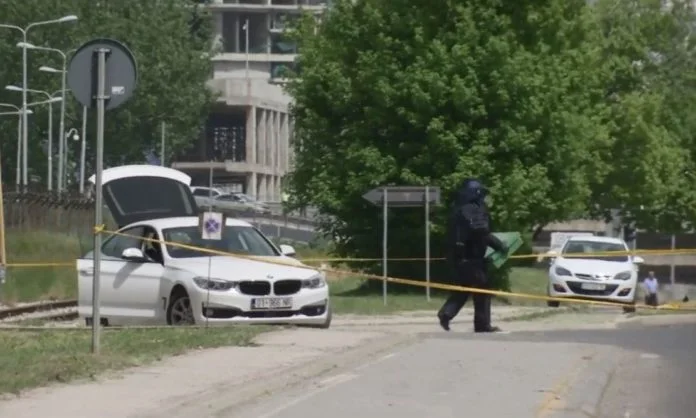 Der Bürger rief die Polizei nicht an, aber er nahm die Bombe im Rumpf und sandte sie über. KSF