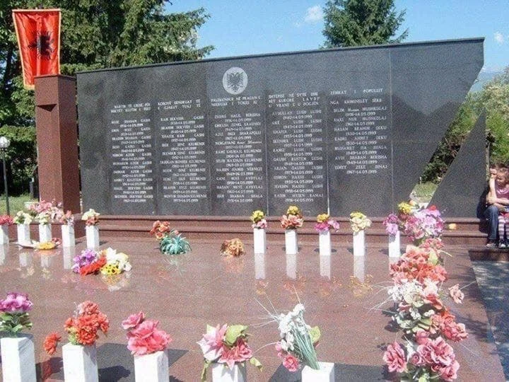 Wessel commemora il Massacro di Pec