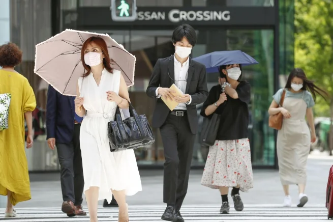 Experts raise the alarm: Face masks during the summer are dangerous to health
