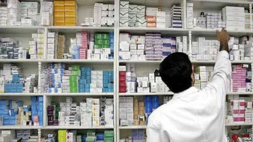 La société pharmaceutique est la proie de la fraude, quelqu'un a pris son argent