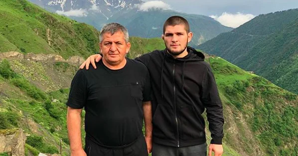 Padre e una volta che l'allenatore di Khahabi in coma soggiorna in un ospedale militare a Mosca
