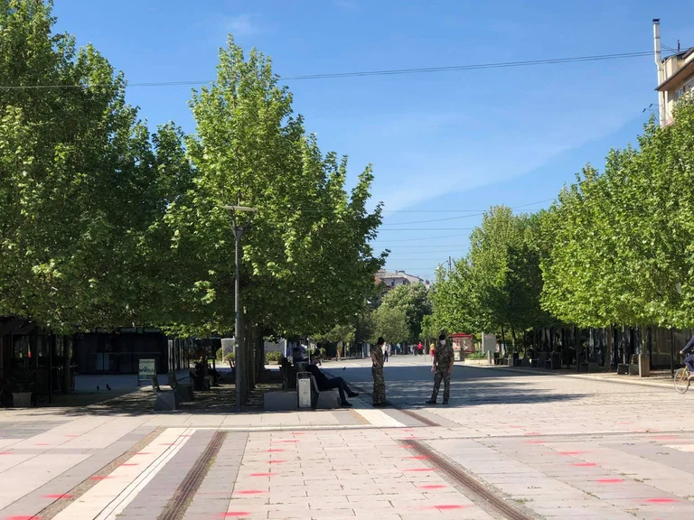 Rouleaux enlevés, places de Pristina libérées pour circulation