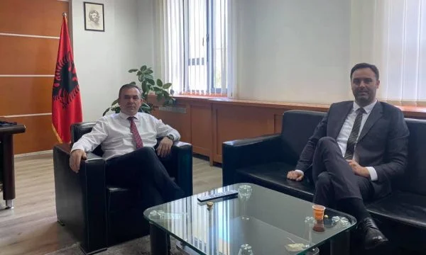 He's alive Glauk Konjufca, photographed with Rexhep Selimi