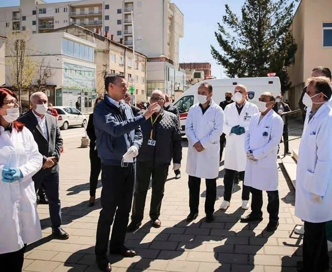 Wessel: Government Kurti has offended Kosovo doctors and nurses, accepting aid from Serbia