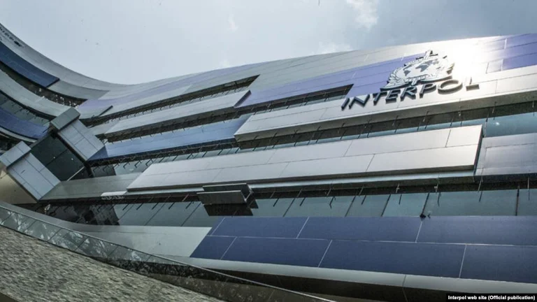 Interpol released the Red Warning: American diplomat's wife requested