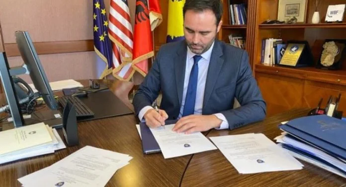 MPJ invierà Thaci alla Costituzione a meno che non decida che l'ambasciatore ritorni