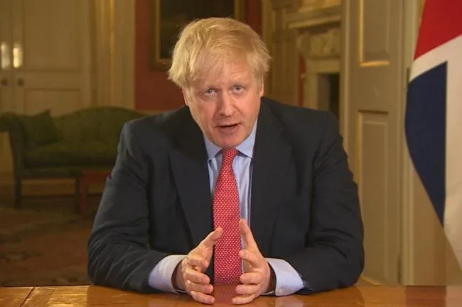 Johnson change le slogan contre la pandémie, il n'est plus “rester à la maison”
