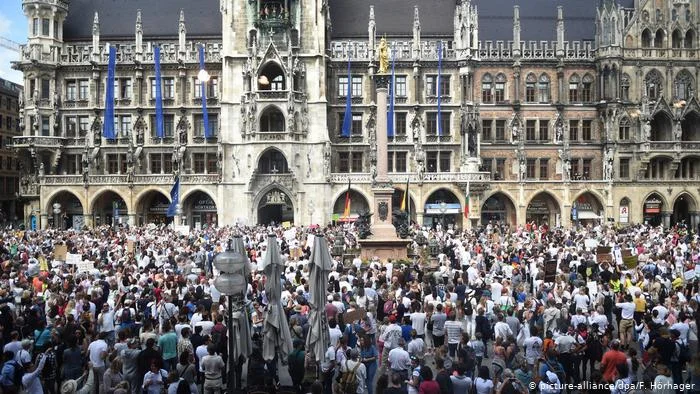 Filling roads and ignoring distance, Germans protest Coronavirus restrictions
