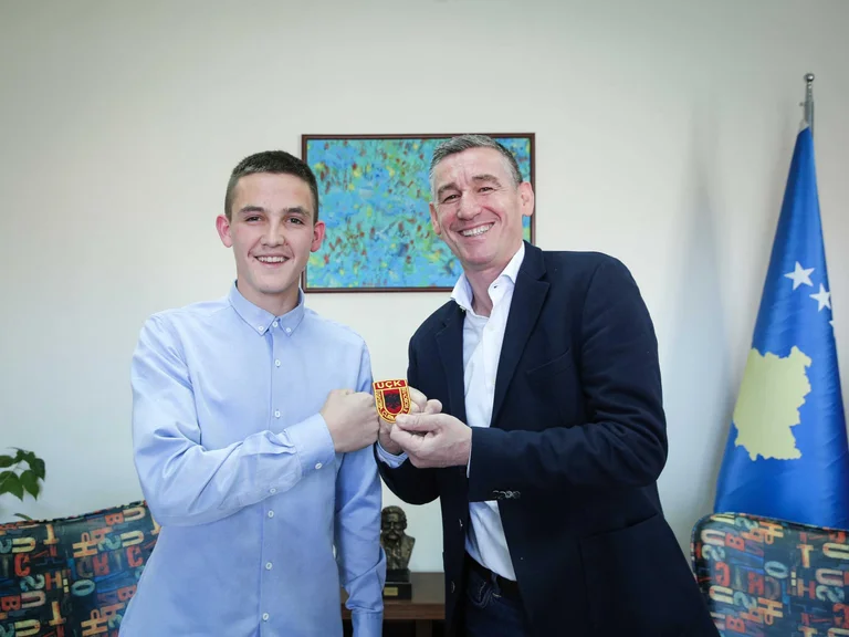 Wessel trifft sich mit den ersten Kosovaren an der US Air Force Academy zu studieren