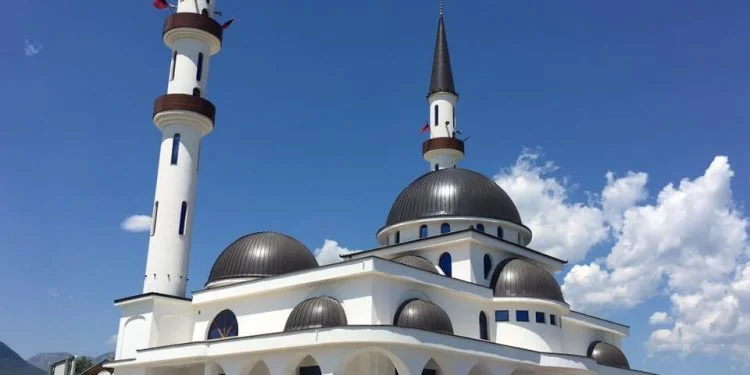 Les mosquées au Kosovo devraient ouvrir à la deuxième phase des mesures d ' assouplissement