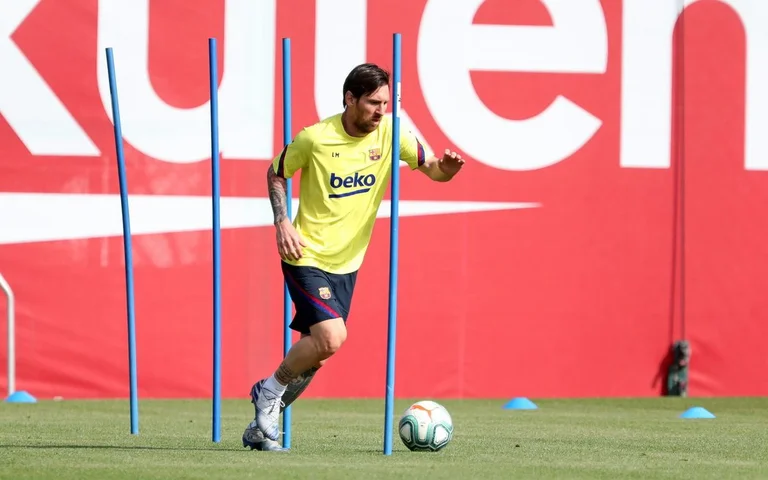 Données publiées par les joueurs de Barcelone état physique a augmenté le poids et la masse grasse