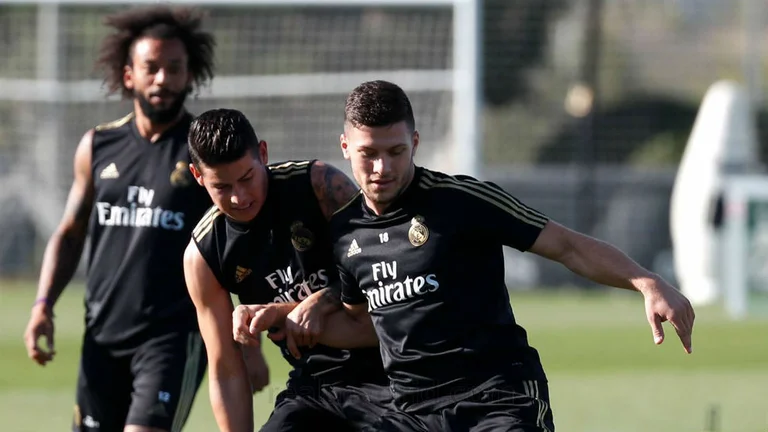 Le vrai attaquant de Madrid va mal, souffre de blessures graves après seulement deux jours d'entraînement
