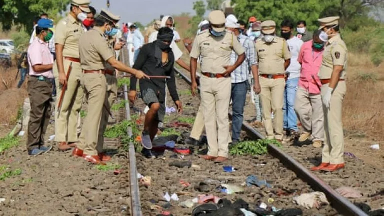Le train a tué 14 travailleurs en Inde après s'être endormis sur les rails