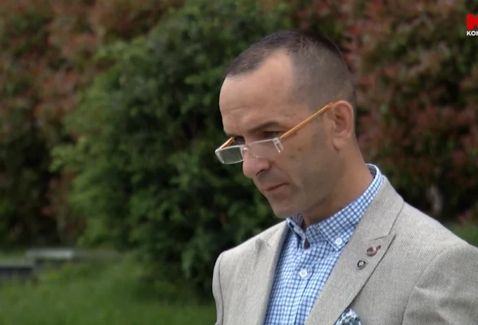 Former political prisoner says last night he was attacked and insulted by VV activists, wants Kurt to apologize