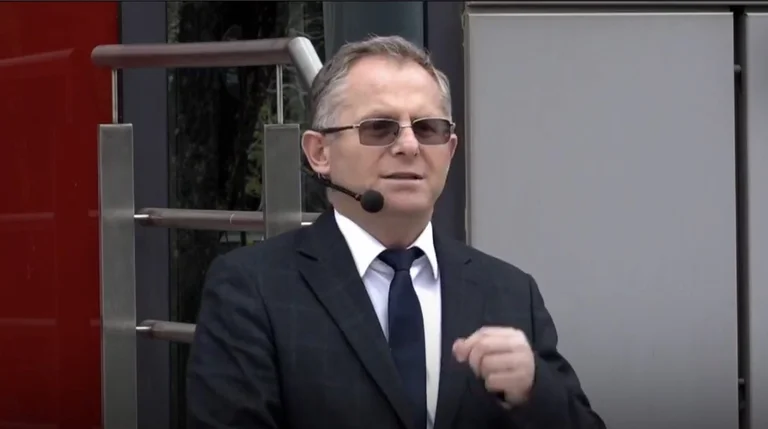 Heute mussten wir auf dem fünften Stock landen. Beslim bezieht sich auf die Dynamik der Arbeit in diesen Tagen