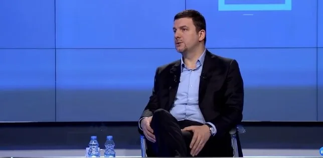 Memli Krasniqi : C'est stupide de penser que quelqu'un gagne 52% au Kosovo.