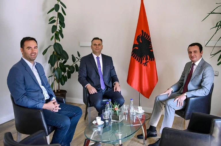 MEP with ancient photos shows VV is united