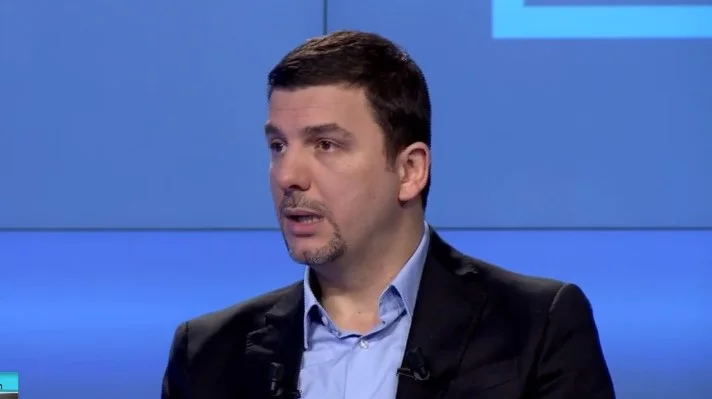 Krasniqi: Kurti verführt die Bürger, PDK, selbst gegen die Hoti-Regierung zu stimmen