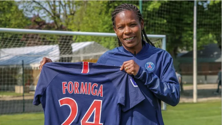 Étrange dans le football féminin : la Brésilienne Plaka « %s » renouvelle avec SPG
