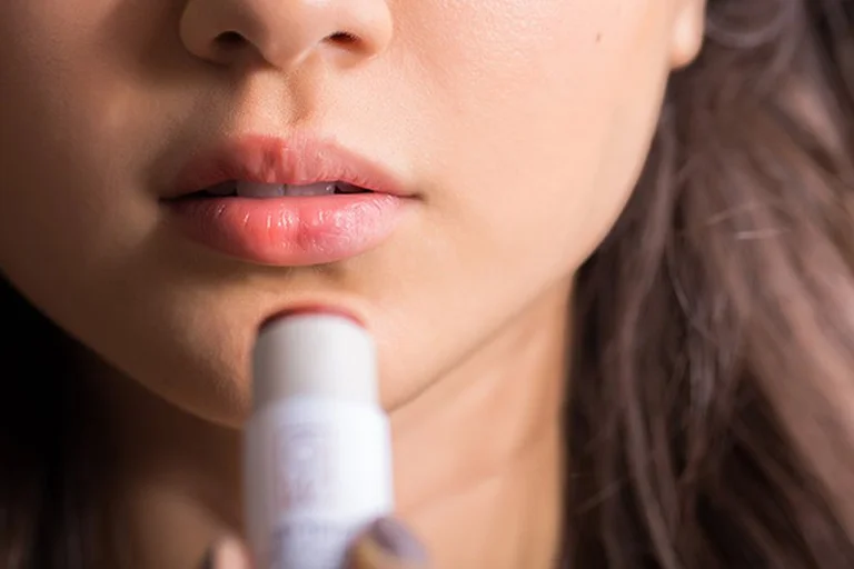 Der Grund, warum die Indieren Sie austrocknen und durchbohren Ihre Lippen