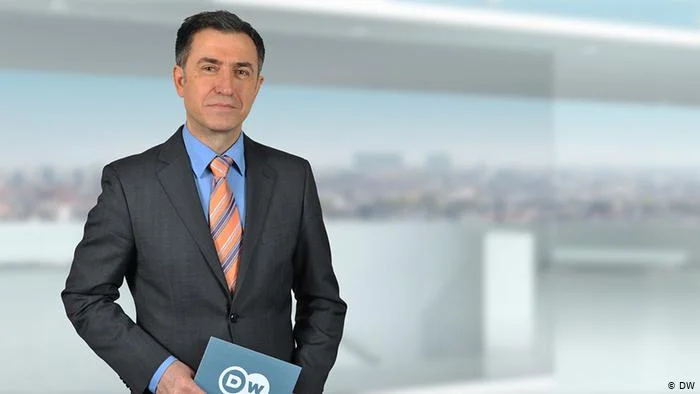 Cani: Nicht ernst, dass Kurt sich bei der Pence über Green beschwert.