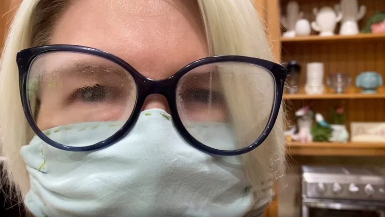 ¿Cómo se puede evitar evaporar gafas cuando se usa una máscara