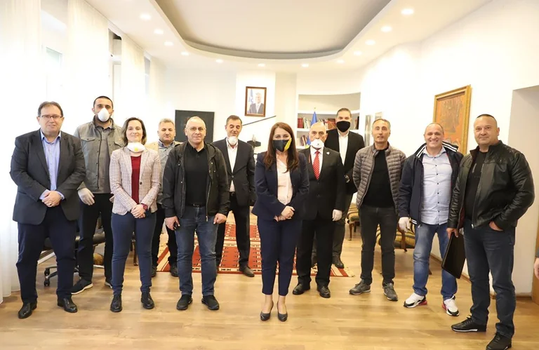 Iniziare o annullare il campionato? M CRS con decisione maggiore