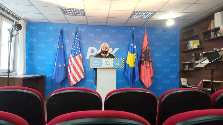 Idrizi du PDK : abus et discrimination au centre de quarantaine, les personnes ayant des liens politiques sont libérées prématurément