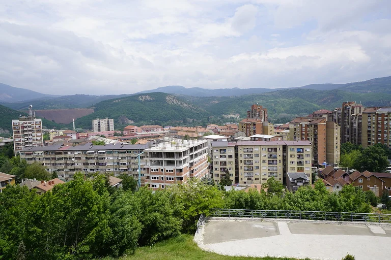 Una mujer violada por tres hombres en Mitrovica