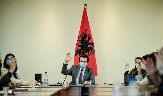 Kurti Party cerca un'indagine indipendente sul suicidio Gjilan di 26 anni