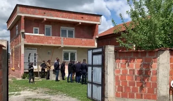 La famille Musliu accuse Kurt de la mort du seul garçon