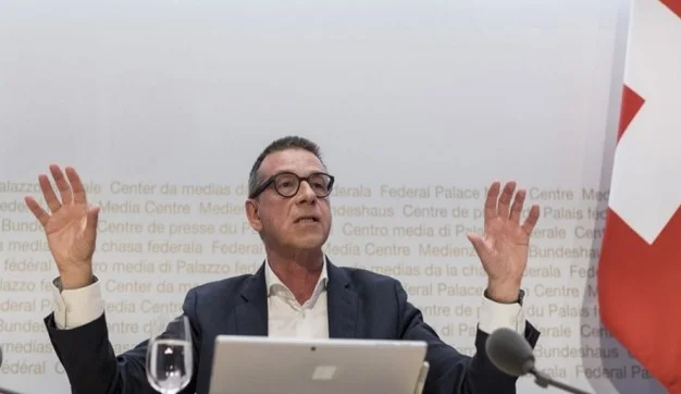 L'épidémiologiste suisse avertit que les mesures de restriction pourraient durer deux ans.