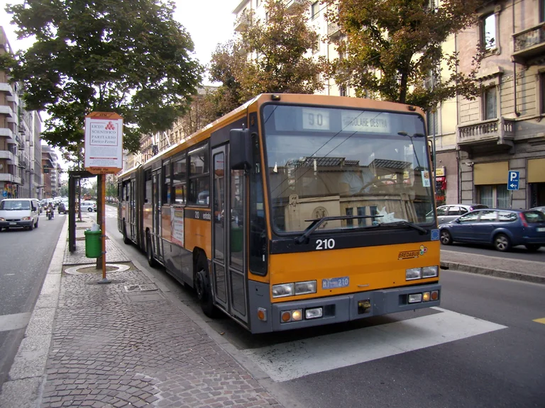 Beating the Coronervirus: From tomorrow, Italy reopens public transportation