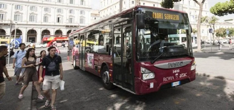 Öffentliche Verkehrsmittel zurück nach Italien von morgen
