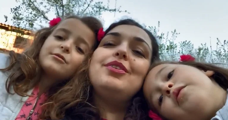 Vjosa Osmani and his daughters weave the song