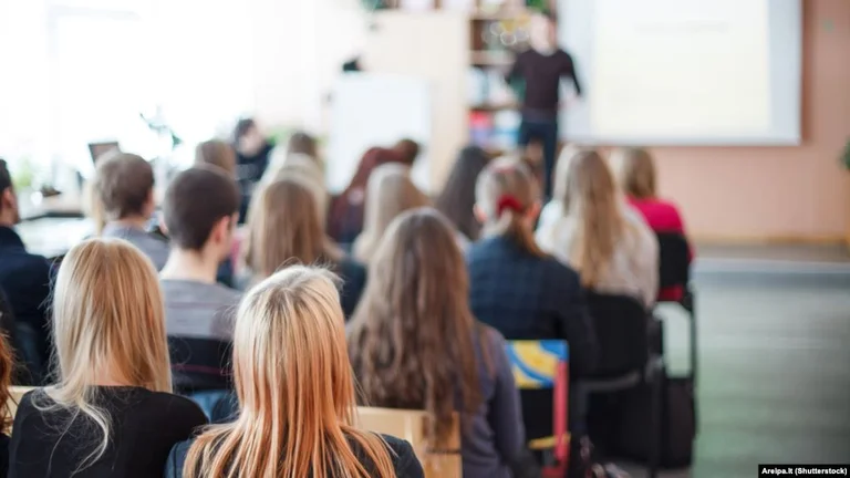 Etwa 100 Kosovo-Studenten bleiben in der Türkei