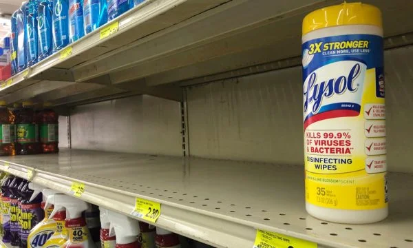 Two men are man - made after they drink disinfectant to prevent screwdriver-19