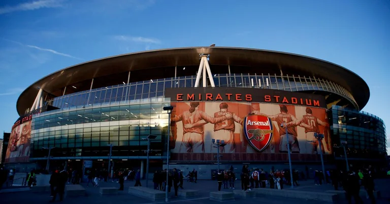 Premier League with superplane: Stadium away from fans and urban areas