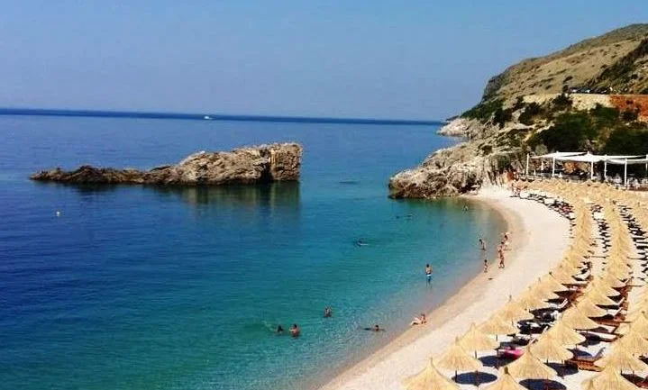 Nouvelles règles de plage, 4 personnes en 10 mètres carrés
