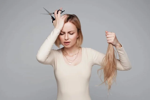 ¿Cómo destruir los cabellos ardientes de nuestro cabello bajo cuarentena?