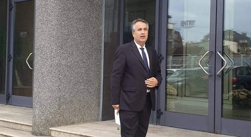 Le député de la communauté a reporté le délai pour aller en prison