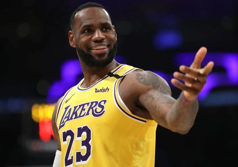 LeBron James para cancelar la temporada de NBA: Nadie que conozco dice eso.