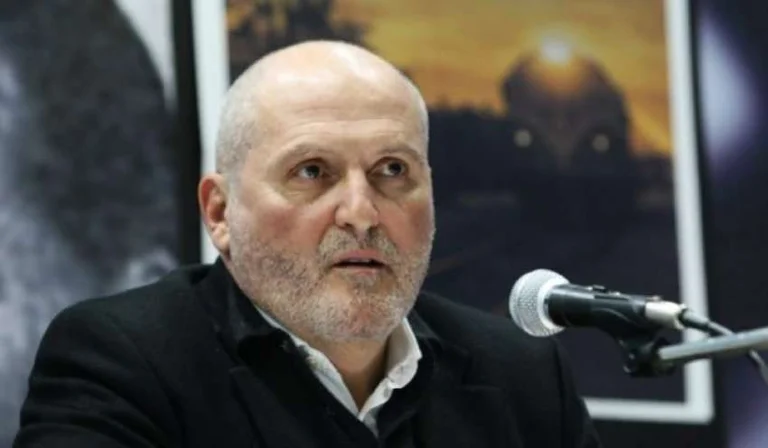 Dal 1980 al 2040, che prevede Veton Surroi secondo il consigliere Thaci