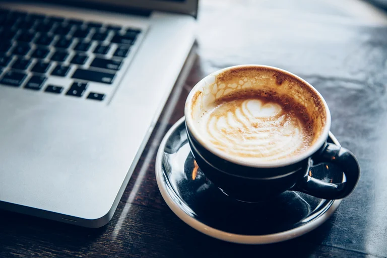 Faites votre café plus sain! Ces 5 façons de le remplir avec des vitamines et des antioxydants
