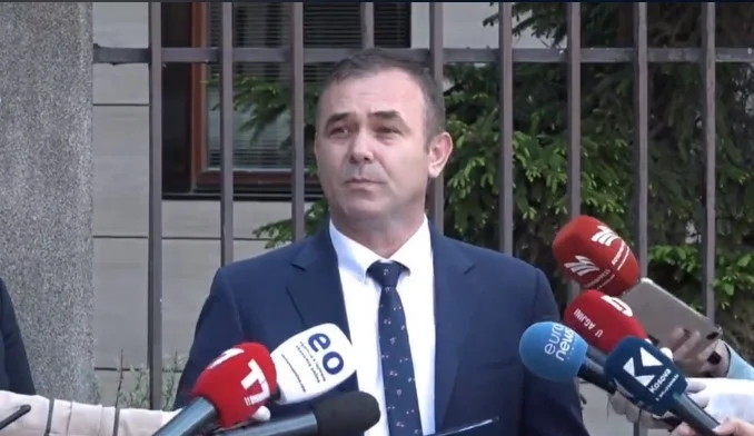 Vetevendosje nimmt das Dekret des Präsidenten zur Verfassung