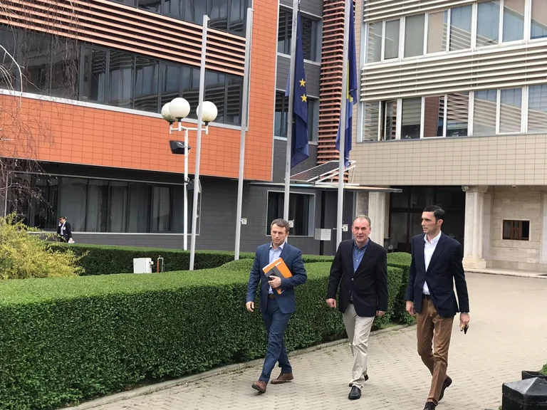 LDK-Nisma firmó un acuerdo, Limaj dice que tendrán dos ministerios y un viceprimer ministro
