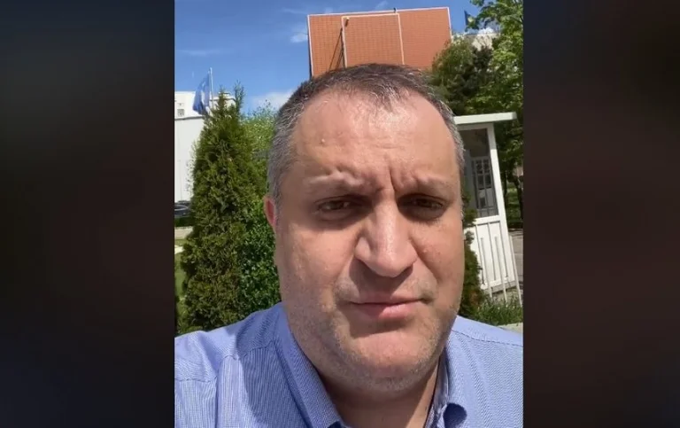Shpend Ahmeti si stira con Kurt Thaci: sono qui, prendi quello che vuoi.